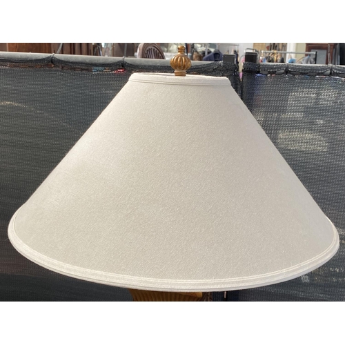 18 - American Ornate Table Lamp - Code AM6763X