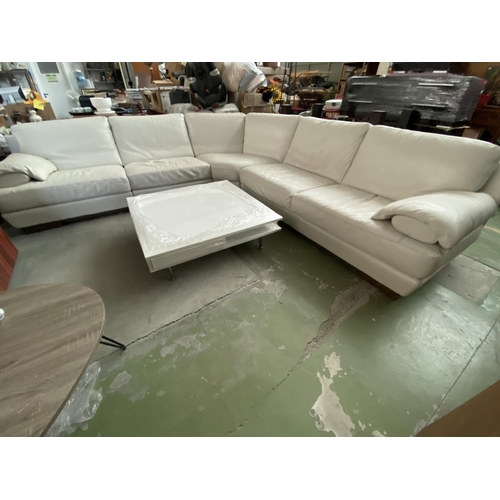 140 - Very Large 'Natuzzi' White Leather Corner Sofa (270 x270cm)