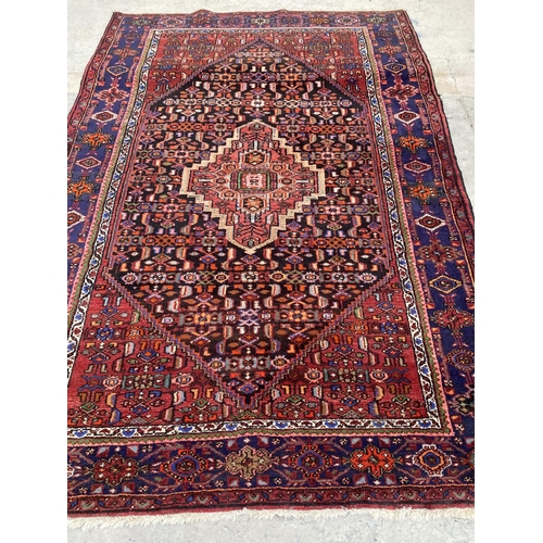 136 - Vintage Persian Carpet in Good Condition (148 x 218cm)