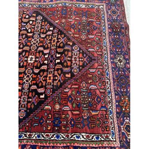 136 - Vintage Persian Carpet in Good Condition (148 x 218cm)