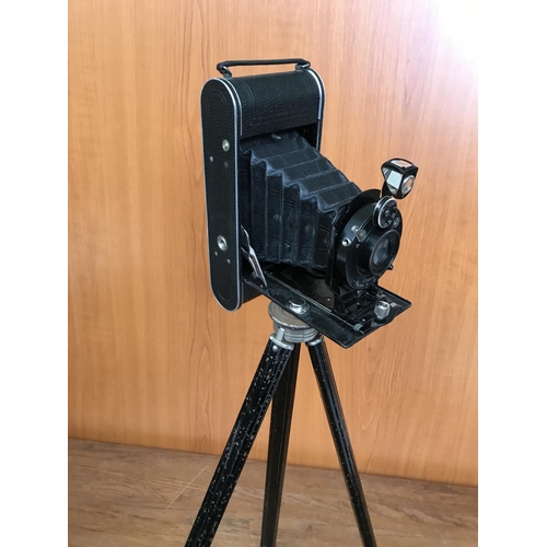 105 - Vintage Contessa Nettel Camera on Tripod