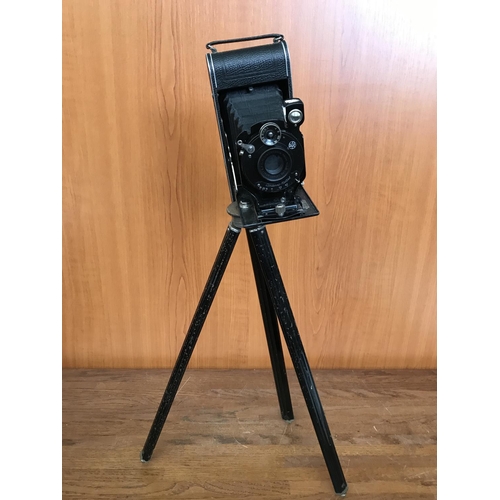 105 - Vintage Contessa Nettel Camera on Tripod