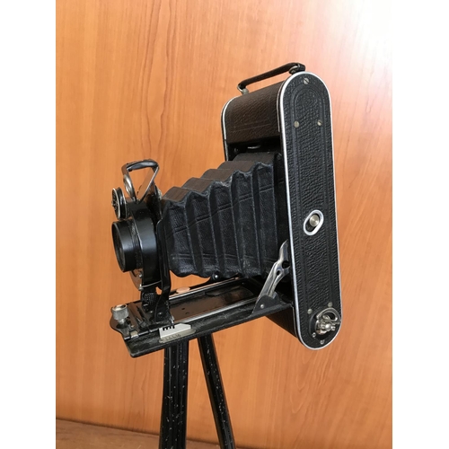 105 - Vintage Contessa Nettel Camera on Tripod