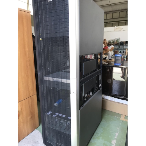 700 - HP 10642G2 Server Rack Cabinet Enclosure