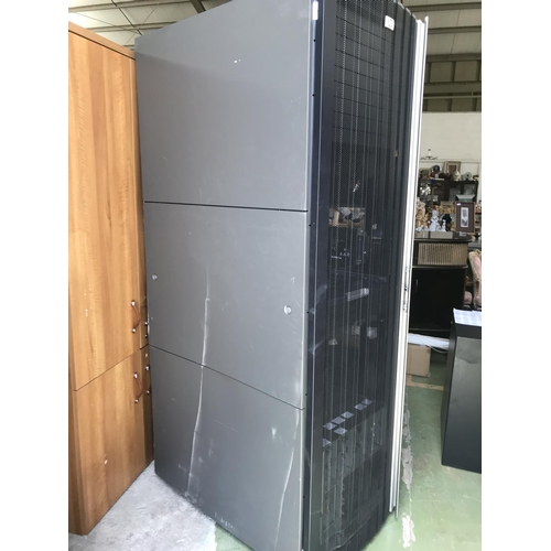 700 - HP 10642G2 Server Rack Cabinet Enclosure