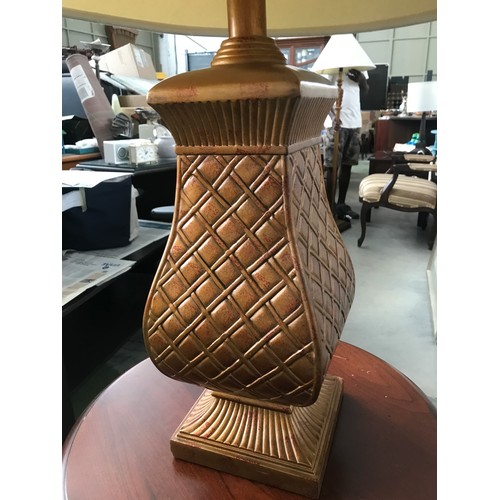 695B - American Ornate Table Lamp