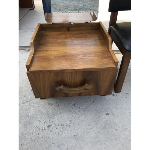 402 - Vintage Dressing Table and Chair (48 W. x 50 D. x 103cm H.)