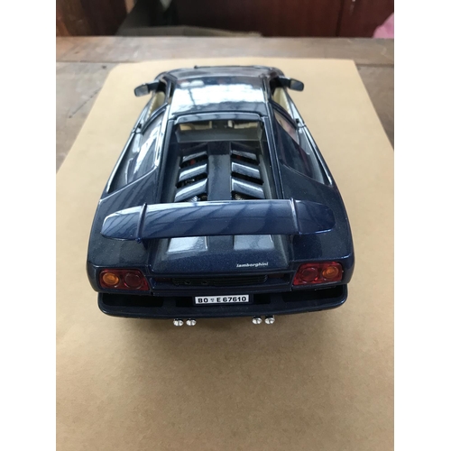 1:18 Lamborghini Countach - Bburago (made in Italy) 