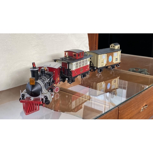 23 - Western Express 3-Piece Train Set Model (Each Piece is Bettween 24 to 24cm Long, Very Good Condition... 