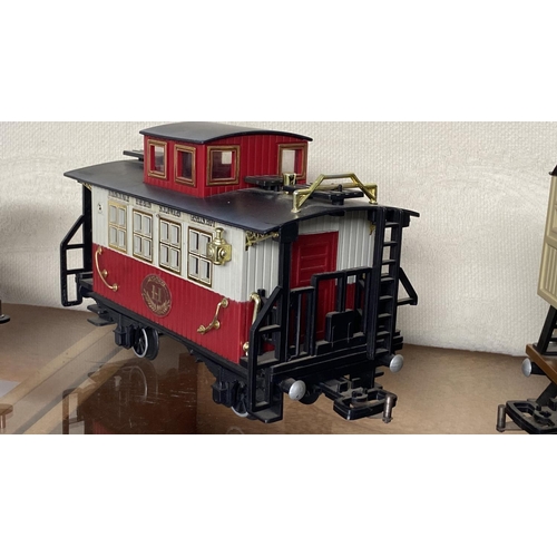 23 - Western Express 3-Piece Train Set Model (Each Piece is Bettween 24 to 24cm Long, Very Good Condition... 