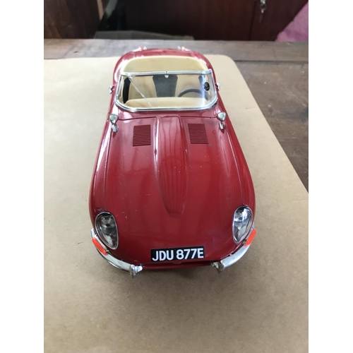 258 - Diecast Bburago Jaguar 'E' 1961 Model Car on Scale 1:18 (A/F)