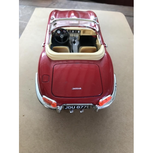 258 - Diecast Bburago Jaguar 'E' 1961 Model Car on Scale 1:18 (A/F)