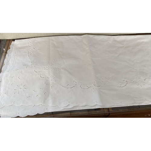 259 - Rectangular White Linen Table Cloth (Unused)