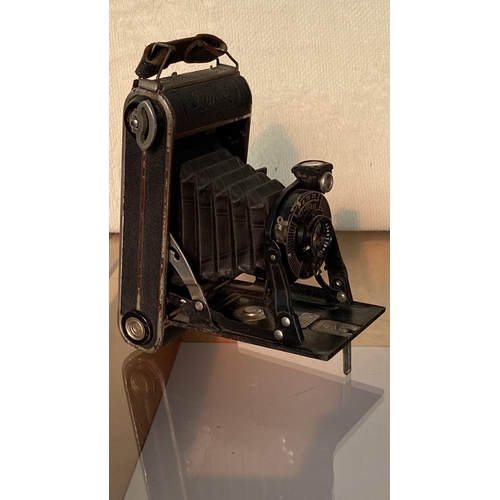 19 - Vintage (Circa 1930's) Symbol Welta Folding Camera