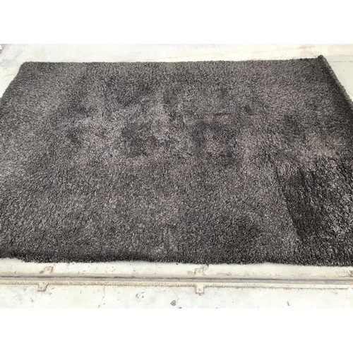 293 - Luxury Shaggy Belgian High Pile Carpet (200 x 290cm)