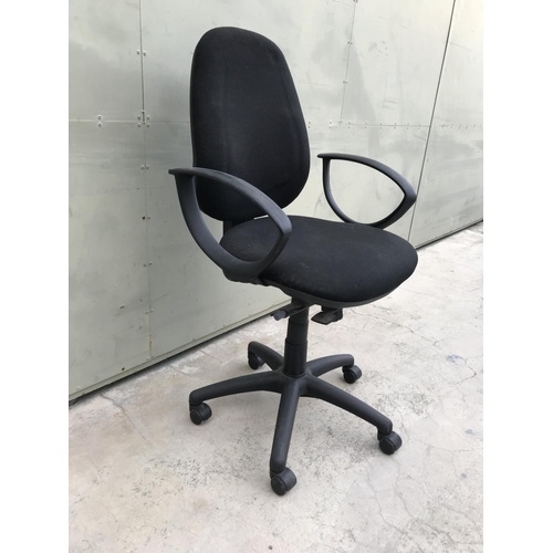 314 - Office Black Swivel Chair on Castors