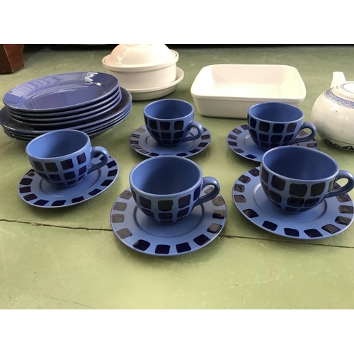 491 - Qty of Blue Plates, Tea Cups & Saucers and Other Kitchen Items