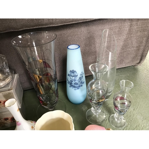 212 - Qty of Vases and Other Decorative Items