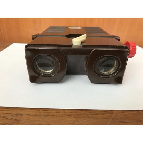 215 - Vintage 1930's Stereoscopic Bakelite Viewer by Sterolist