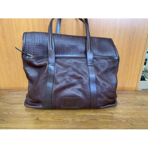 235 - Massimo Dutti New York Fifth Avenue Collection Beautiful Brown Leather Travel Bag