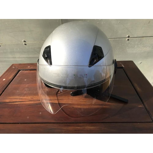 374 - Duchini D505 Motorcycle Helmet