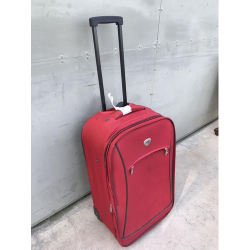 468 - IT International Traveler Lightweight Red Luggage Suitcase on Wheels