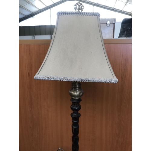 494 - Antique Style Ornate Metal Table Lamp (80cm H. - Needs Shade)