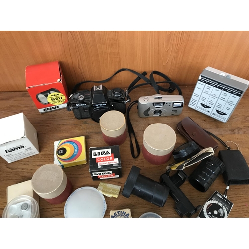 560 - Large Collection of Vintage Cameras and Accessories