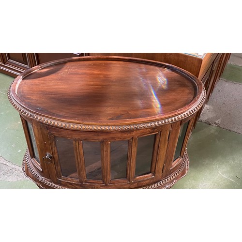 10A - Retro Small Oval Vitrine/Display Cabinet/Coffee Table, Opens Both Sides, with Lift off Tray Top (74 ... 