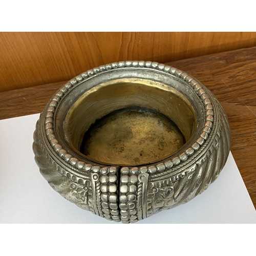 190 - x3 Old Vintage Unique Round Shape Handmade Tribal Metal/Copper Work Ashtrays