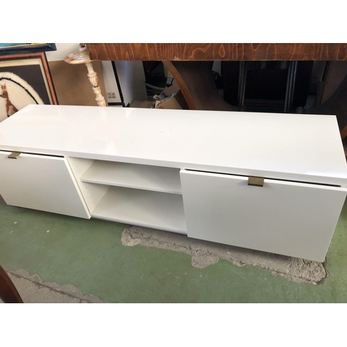 226 - White Gloss Wooden TV Cabinet (160 W. x 44 D. x 45cm H.)