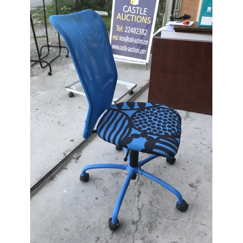 450 - Blue Swivel Office Chair