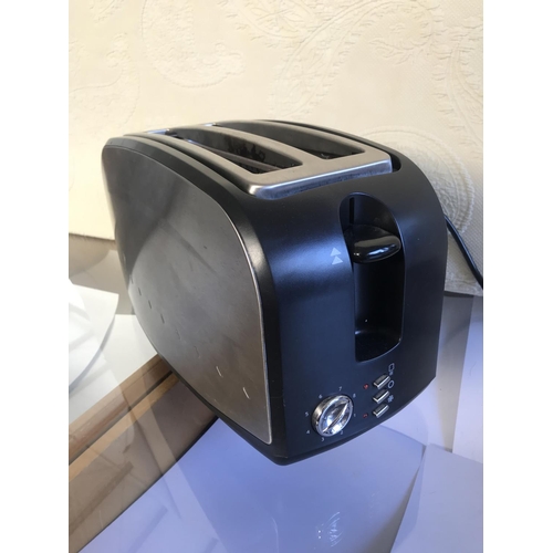 466 - Morphy Richards 44774 Toaster