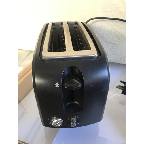 466 - Morphy Richards 44774 Toaster