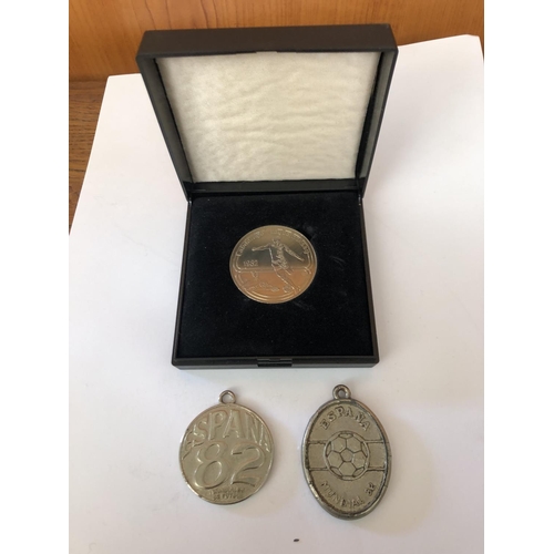 543 - Spain Football 1982 Coin in Box Together with 2 Medals - Taken Back on 9/3/2024