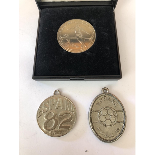 543 - Spain Football 1982 Coin in Box Together with 2 Medals - Taken Back on 9/3/2024