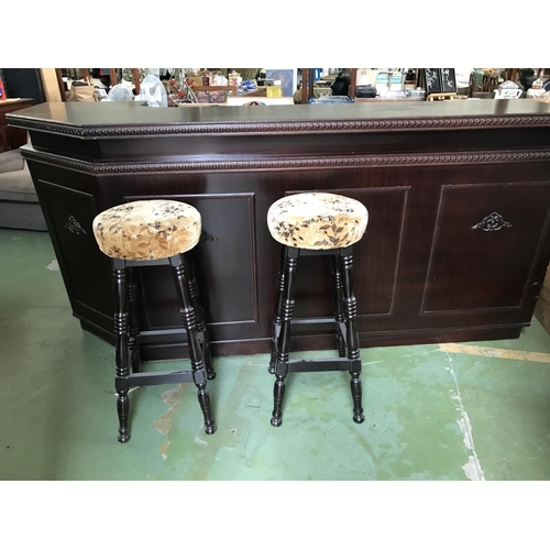 593 - Large Vintage Mahogany Bar Unit Ornate with Carvings and 2 Matching Stools (Appr. 236 W. x 49/82 D. ... 