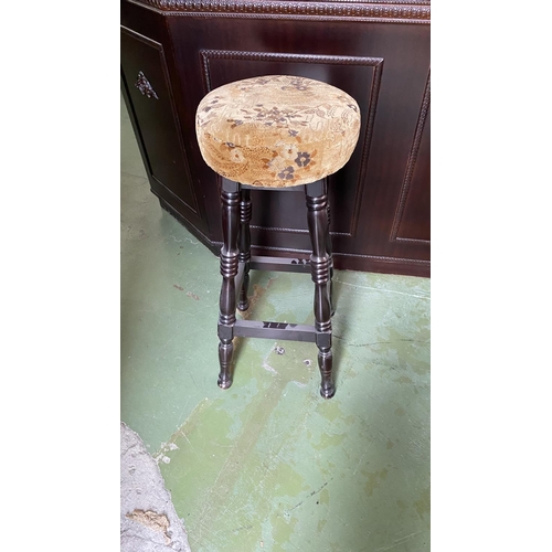 593 - Large Vintage Mahogany Bar Unit Ornate with Carvings and 2 Matching Stools (Appr. 236 W. x 49/82 D. ... 
