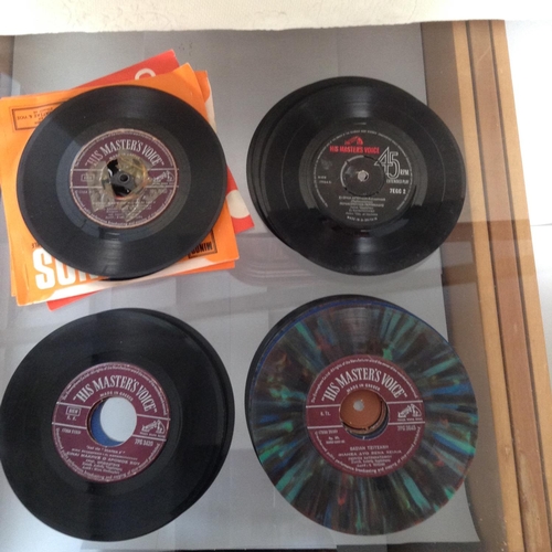 143 - Collection of 25 Juke Box Vinyl Records 45rpm Mostly Greek (A/F)