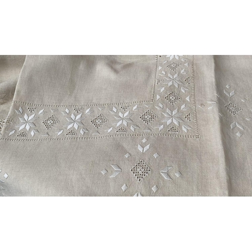 134 - Cyprus Traditional 'Lefkaritiko' Hand Crocheted Embroidery Table Cloth (265 x 155cm)