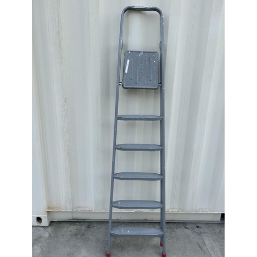 120 - x6-Step Folding Aluminium Ladder