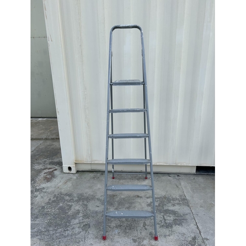 120 - x6-Step Folding Aluminium Ladder