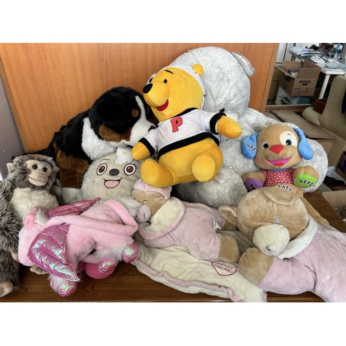 500 - Large Qty of Soft Toys