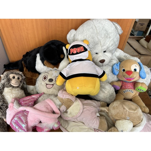 500 - Large Qty of Soft Toys