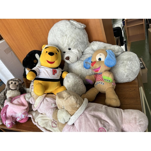 500 - Large Qty of Soft Toys