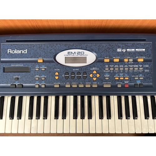 175 - Roland EM-20 Creative Music Keyboard