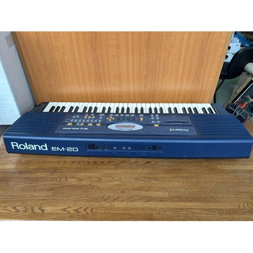 175 - Roland EM-20 Creative Music Keyboard