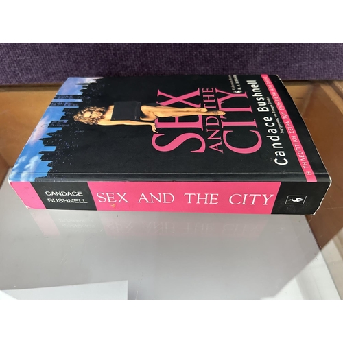 184 - Sex and The City Book in Greek