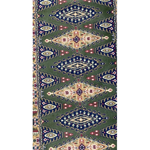 228 - Long Classic Style Hall Runner Carpet (380 x 96cm)