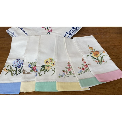 504 - Large Rectangular Linen Table Cloth with Cross Stitch Floral Embroideries and 6 Napkins (!75 x 250cm... 